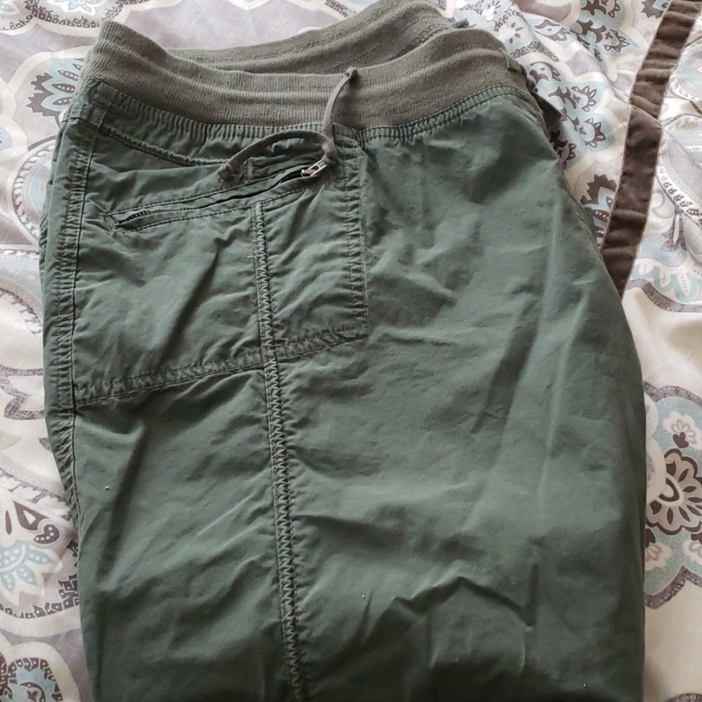 Army green capris